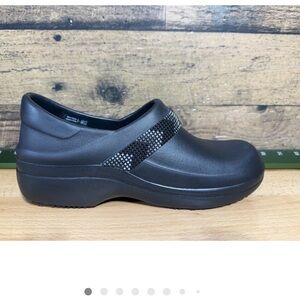 CROCS Neria pro II Women's Black Rhinestone Clogs